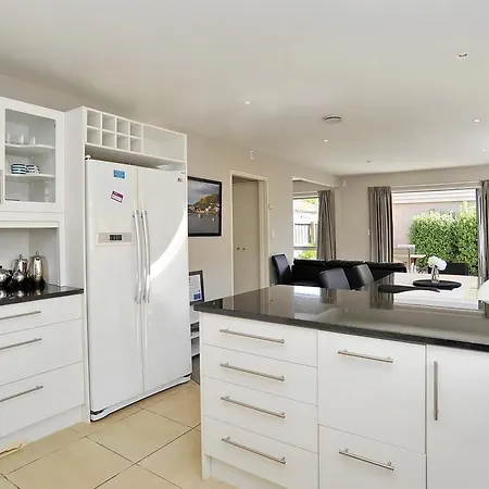 Regents 94B - Christchurch Holiday Homes